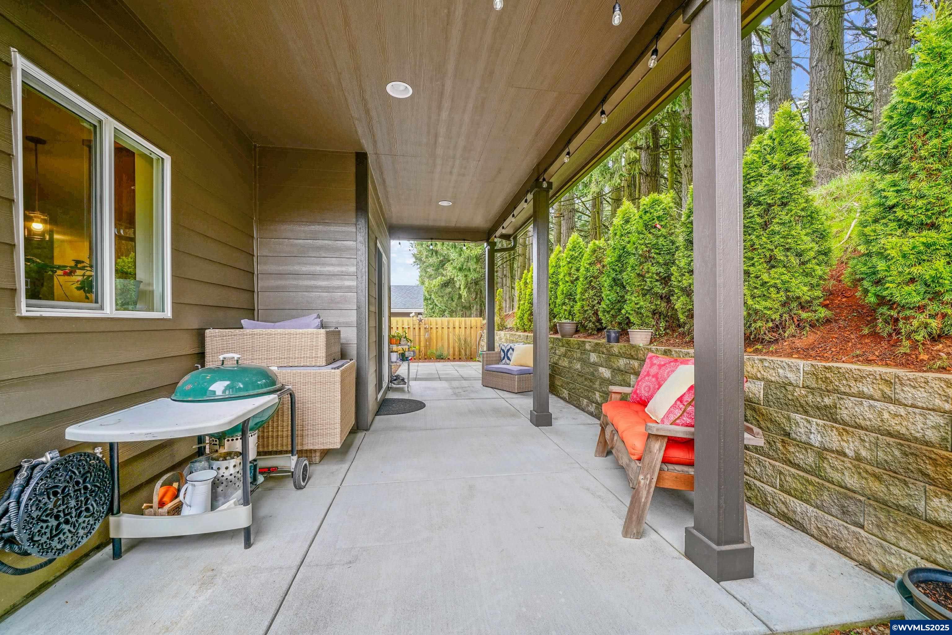 Salem, Oregon, 97306, United States, 3 Bedrooms Bedrooms, ,3 BathroomsBathrooms,Residential,For Sale,1891858