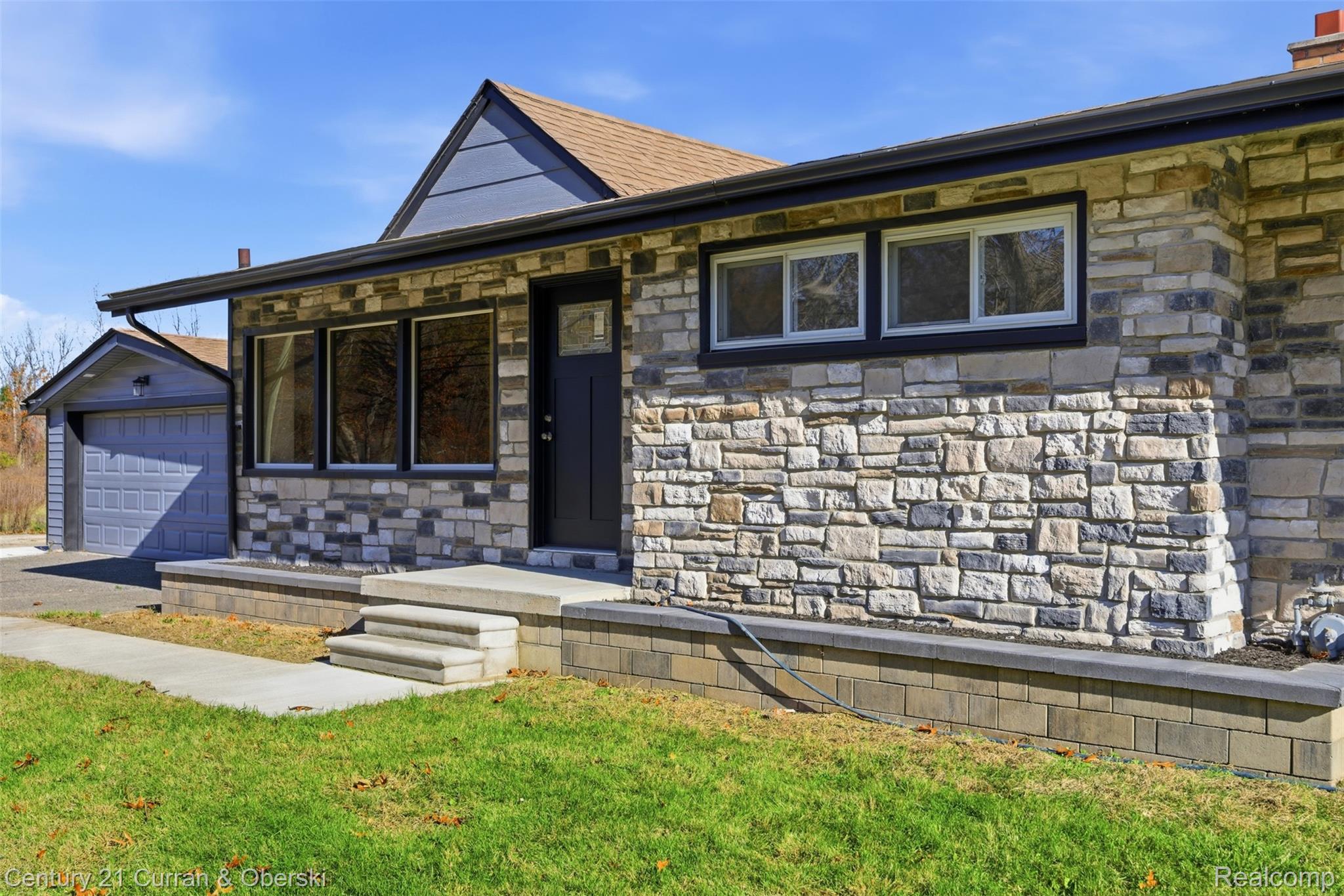 Brownstown Charter Township, Michigan, 48174, United States, 3 Bedrooms Bedrooms, ,2 BathroomsBathrooms,Residential,For Sale,1996649