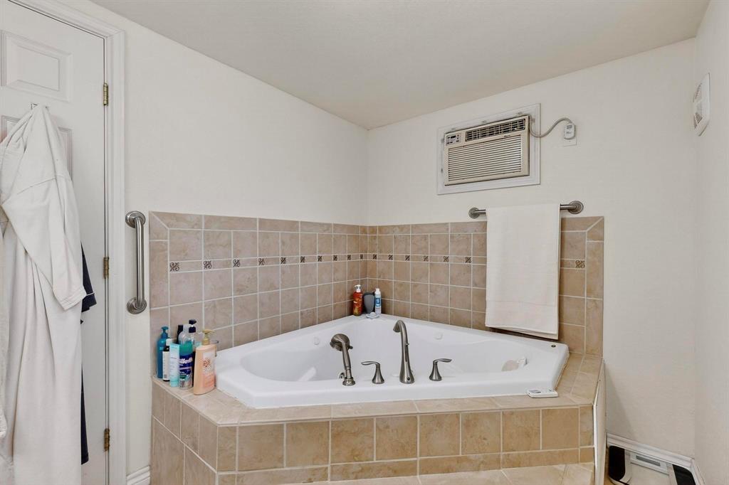 Sunset, Texas, 76270, United States, 4 Bedrooms Bedrooms, ,4 BathroomsBathrooms,Residential,For Sale,1974104