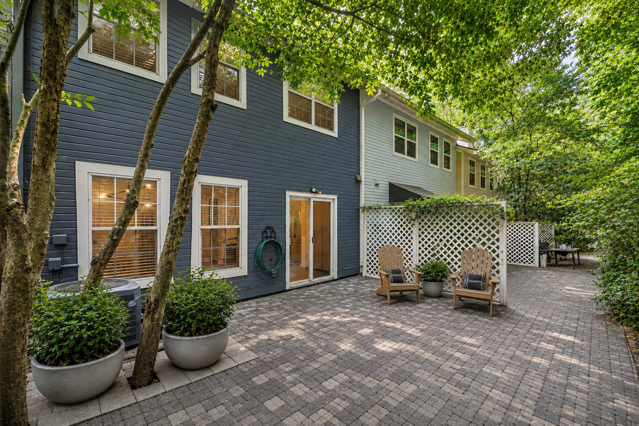  Stunning Turn-key Townhome Tucked Away in Desirable Woodbridge Crossing - 物件實景