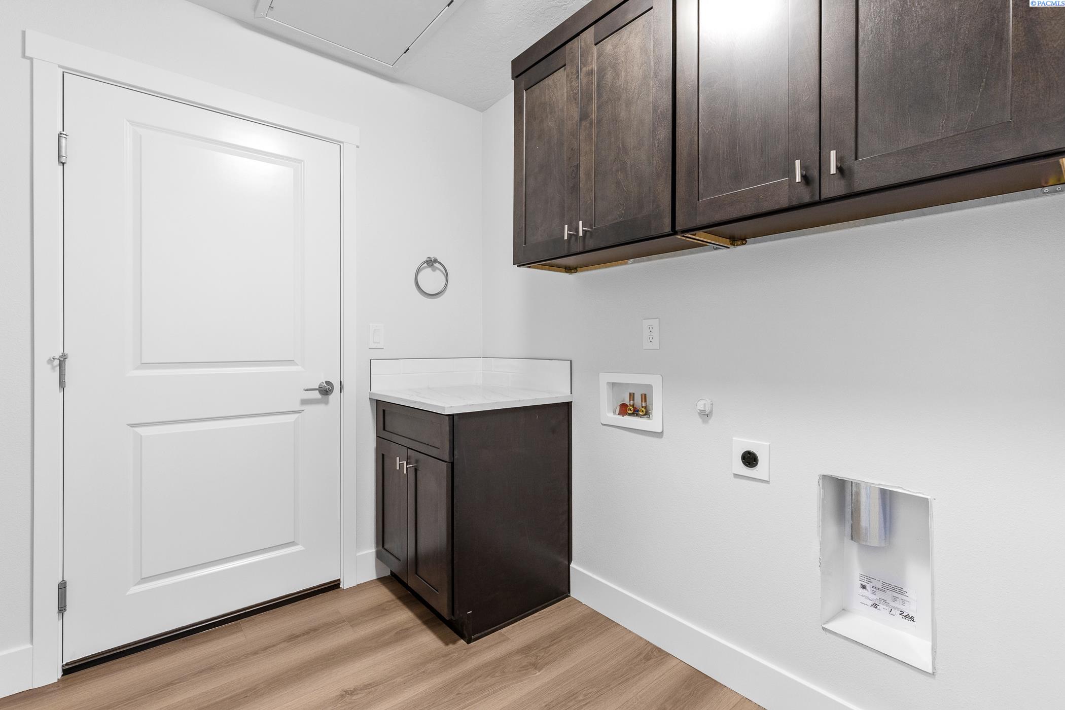 Pasco, Washington, 99301, United States, 4 Bedrooms Bedrooms, ,2 BathroomsBathrooms,Residential,For Sale,1892820