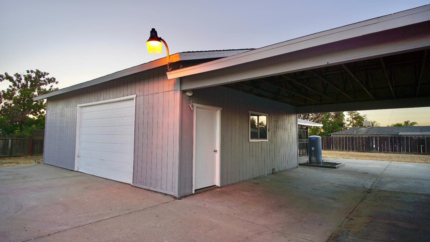 Fresno, California, 93722, United States, 4 Bedrooms Bedrooms, ,2 BathroomsBathrooms,Residential,For Sale,1943321