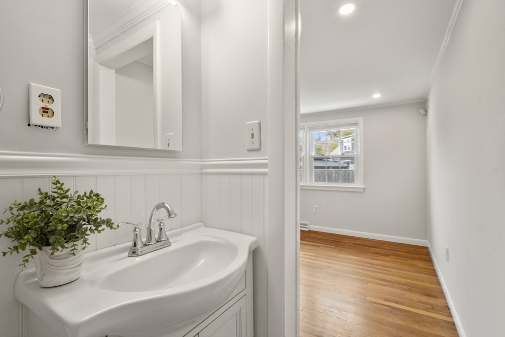 Barnstable, Massachusetts, 02601, United States, 4 Bedrooms Bedrooms, ,3 BathroomsBathrooms,Residential,For Sale,1826460