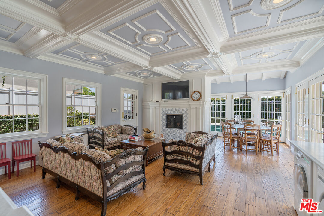 Los Angeles, California, 90004, United States, 6 Bedrooms Bedrooms, ,7 BathroomsBathrooms,Residential,For Sale,1907510