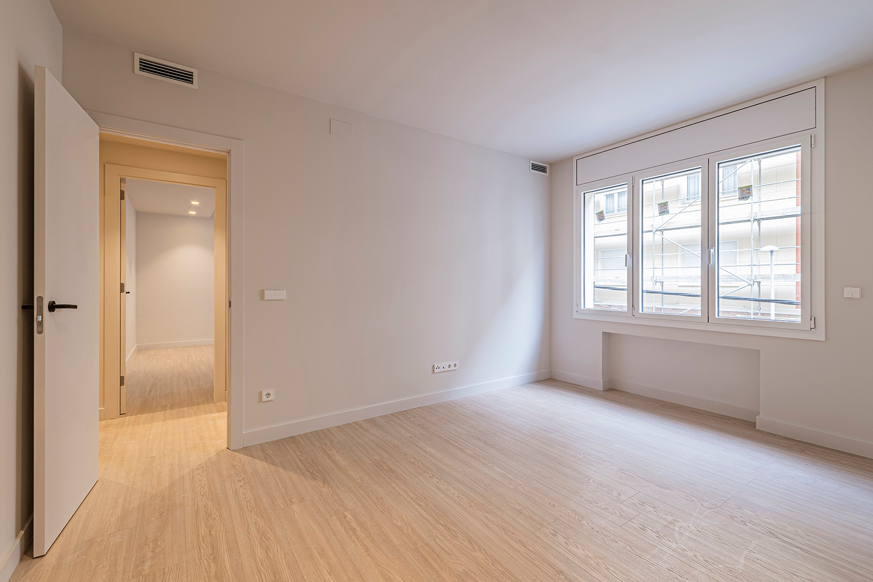  Fantastic renovated flat with large garden at the living room level - 物件實景