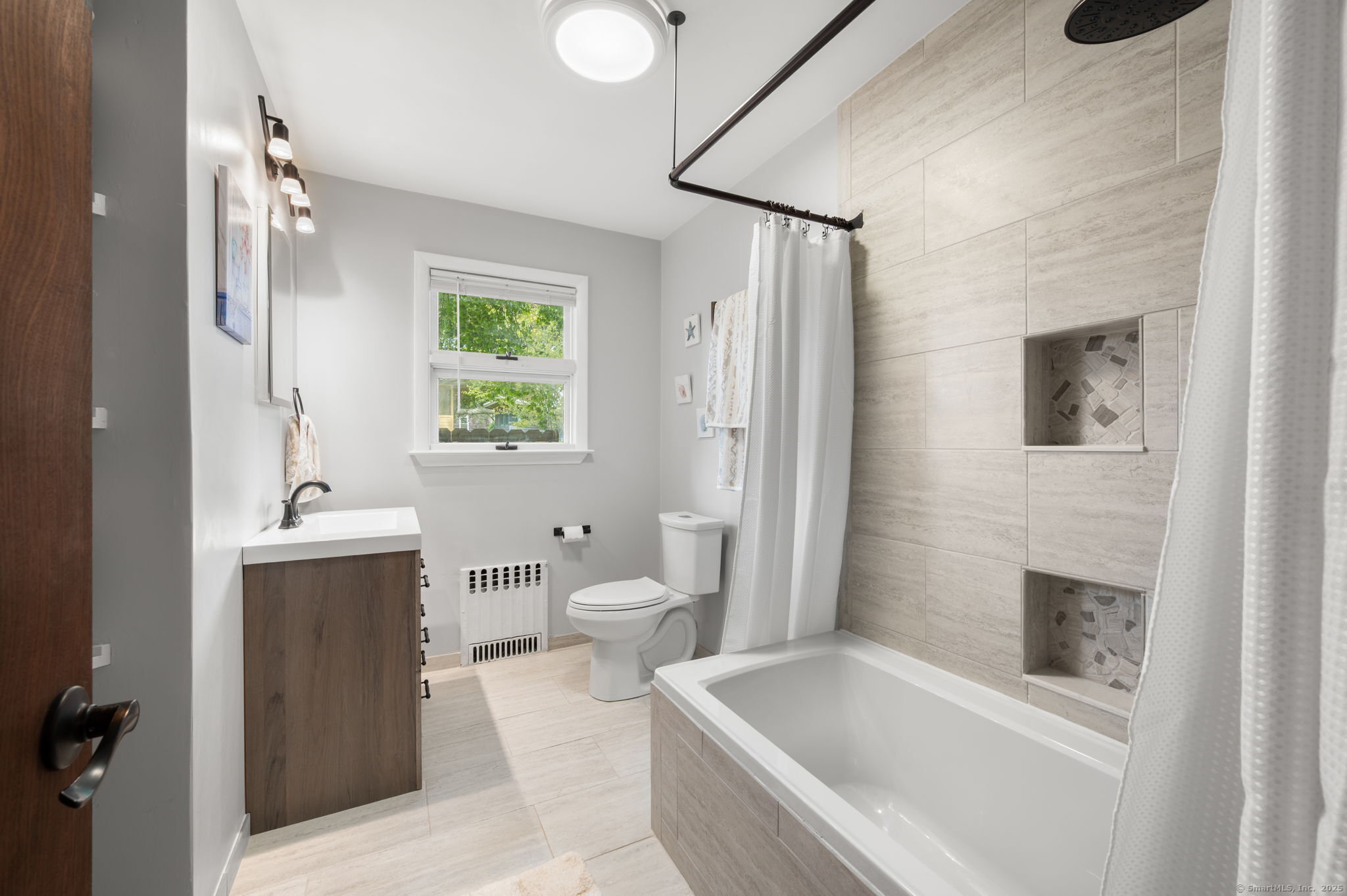 New London, Connecticut, 06320, United States, 3 Bedrooms Bedrooms, ,Residential,For Sale,1942755
