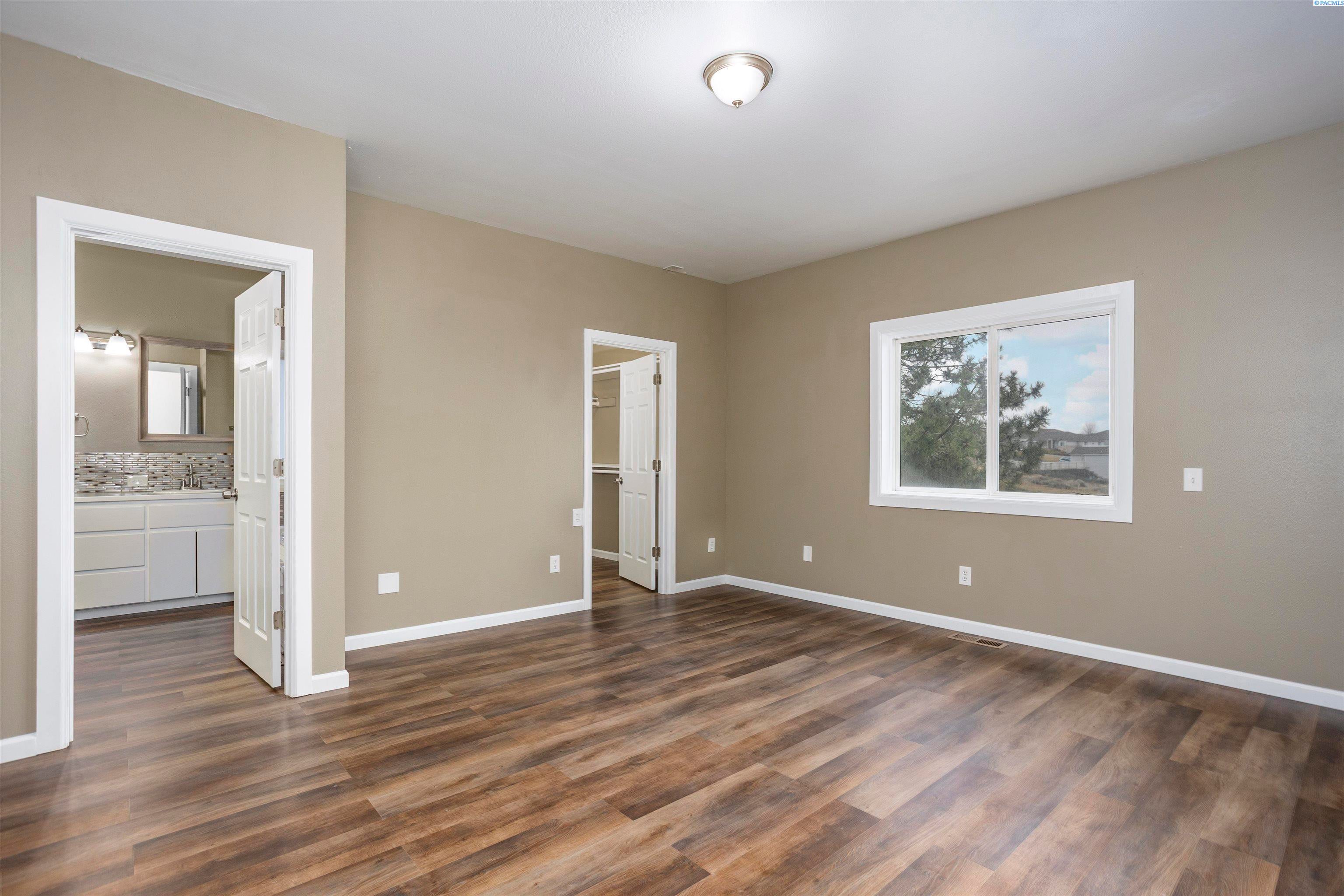 West Richland, Washington, 99353, United States, 5 Bedrooms Bedrooms, ,3 BathroomsBathrooms,Residential,For Sale,1923424