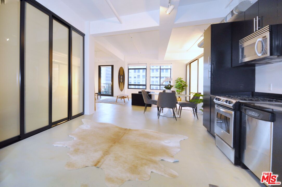 Los Angeles, California, 90014, United States, 1 Bedroom Bedrooms, ,1 BathroomBathrooms,Residential,For Sale,1777203