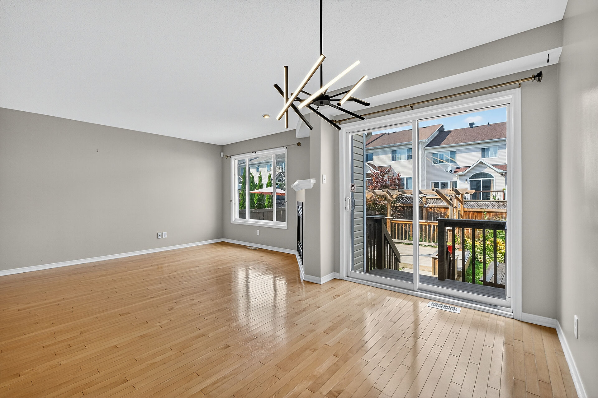 Ottawa, Ontario, K2W1E1, CA, 3 Bedrooms Bedrooms, ,3 BathroomsBathrooms,Residential,For Sale,1995671