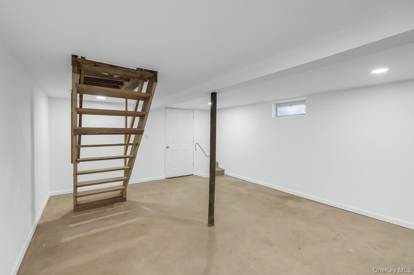 Mastic, New York, 11950, United States, 4 Bedrooms Bedrooms, ,3 BathroomsBathrooms,Residential,For Sale,1990878