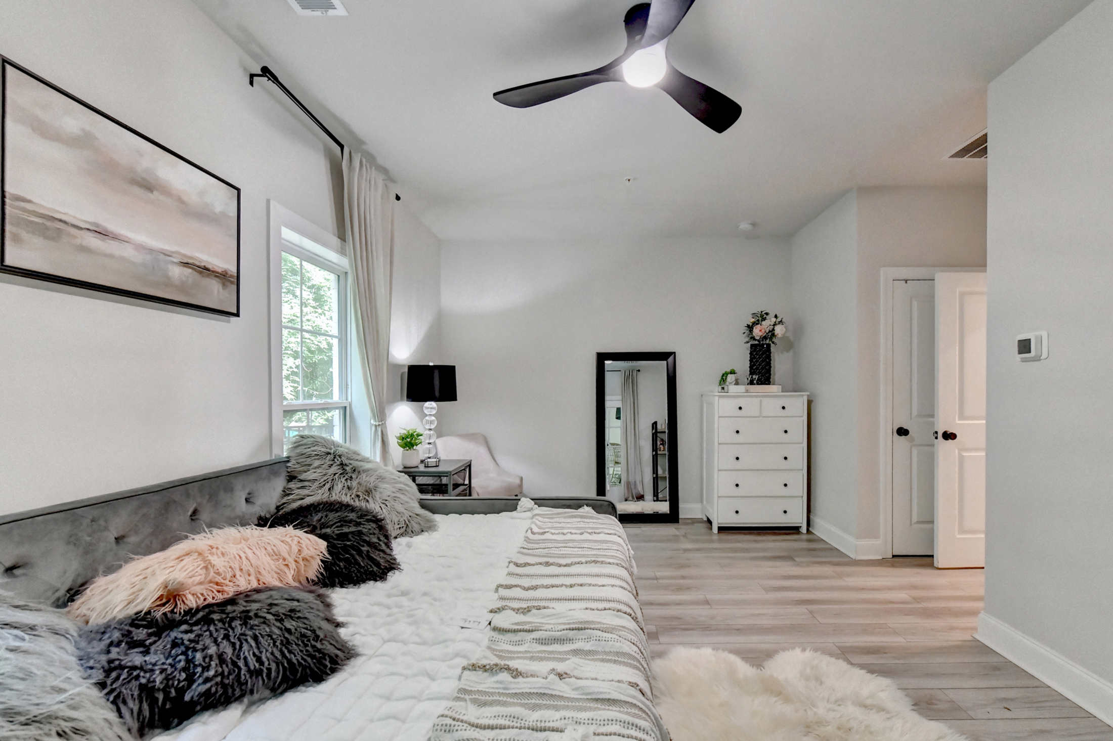  Welcome Home to this Magnificent Three-Story Townhome - 物件實景