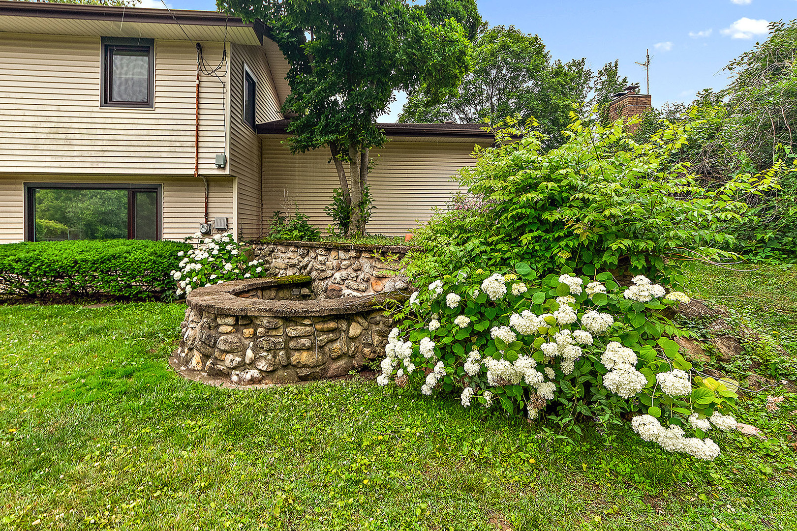 Downers Grove, Illinois, 60516, United States, 3 Bedrooms Bedrooms, ,2 BathroomsBathrooms,Residential,For Sale,1930940