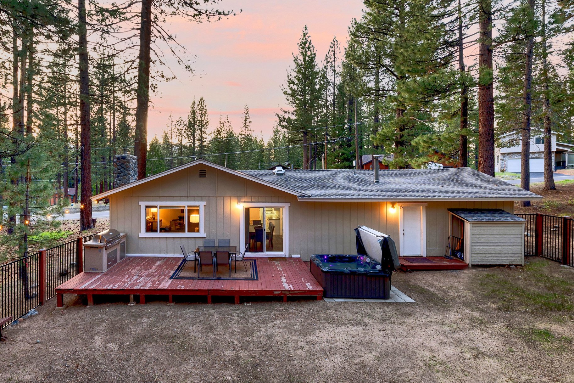  Move-In Ready 4 Bedroom Beauty  2022 Remodel  Fenced Yard, Forest Setting - 物件實景