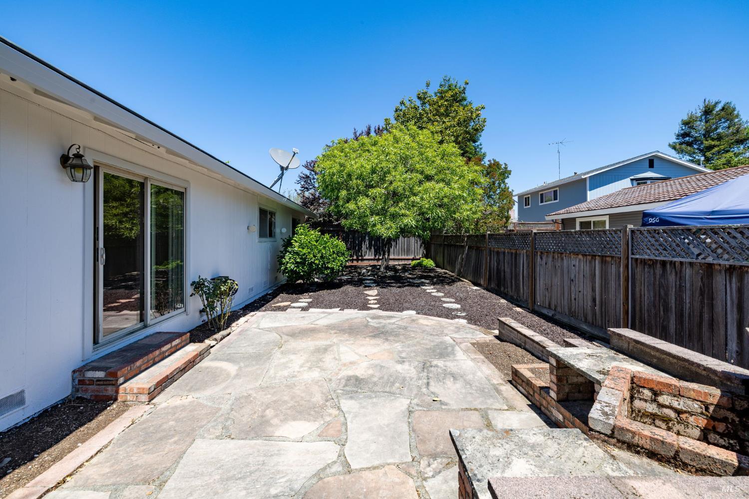 Petaluma, California, 94954, United States, 3 Bedrooms Bedrooms, ,2 BathroomsBathrooms,Residential,For Sale,2047948