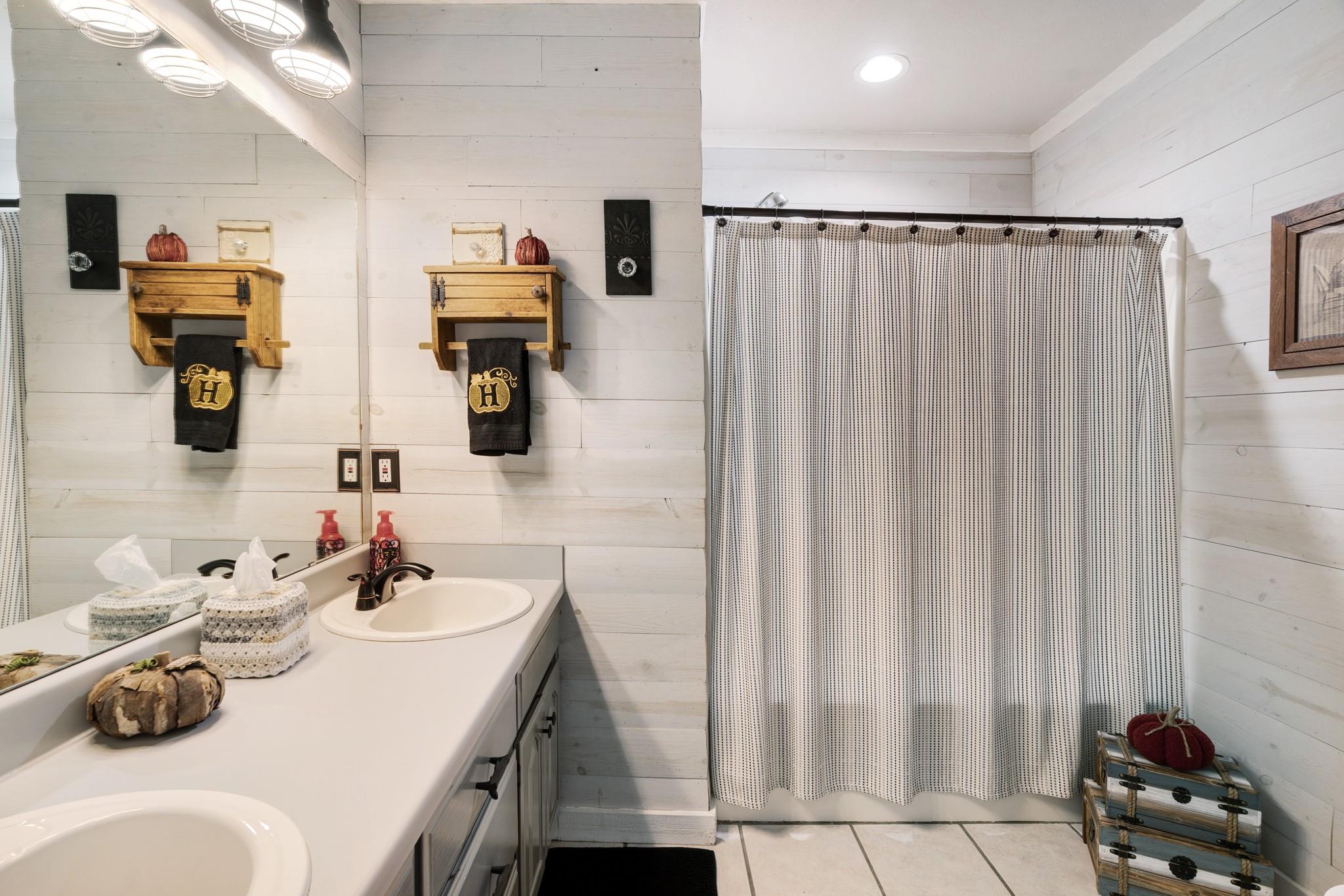 Powderly, Texas, 75473, United States, 3 Bedrooms Bedrooms, ,3 BathroomsBathrooms,Residential,For Sale,1976558