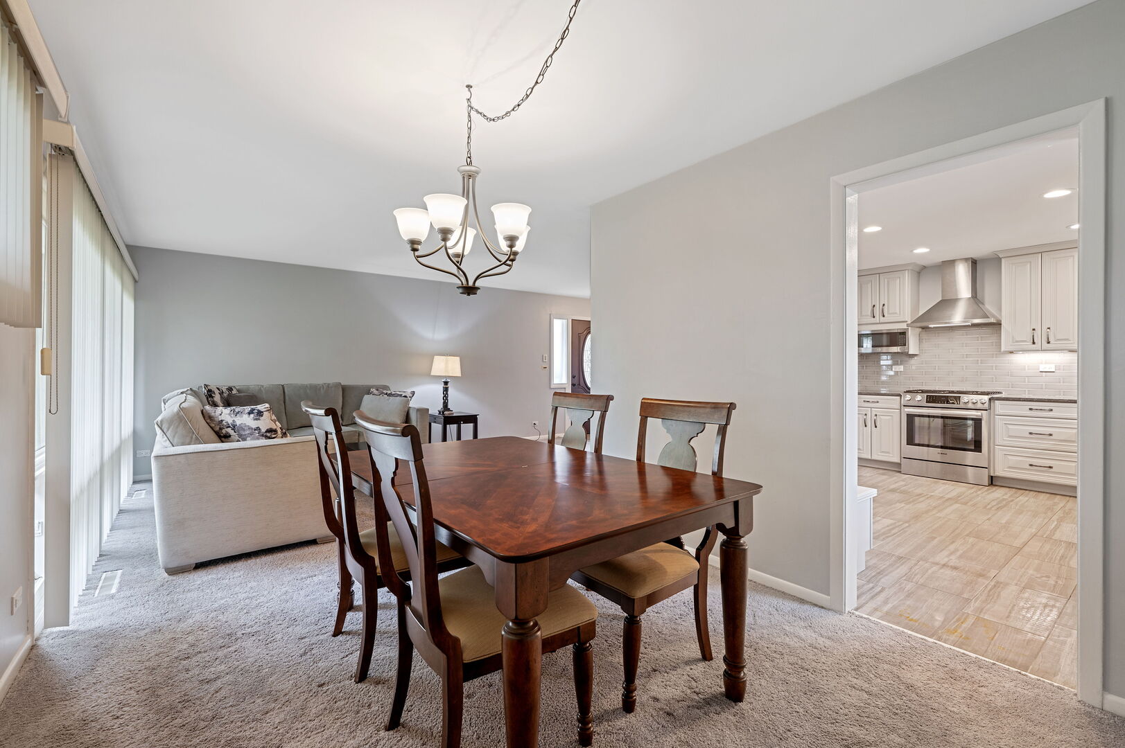 Glenview, Illinois, 60025, United States, 4 Bedrooms Bedrooms, ,3 BathroomsBathrooms,Residential,For Sale,1934626