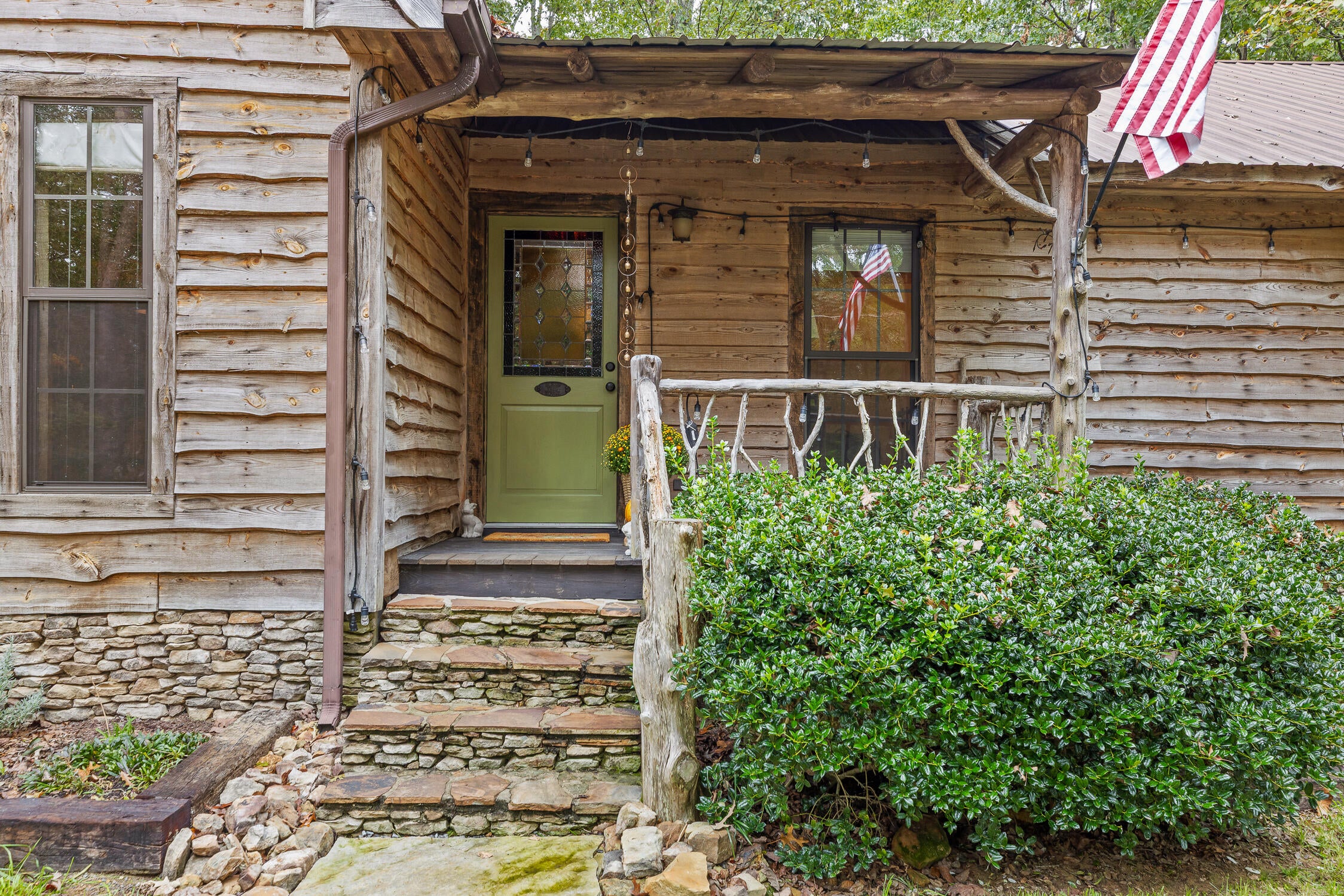 Mentone, Alabama, 35984, United States, 3 Bedrooms Bedrooms, ,2 BathroomsBathrooms,Residential,For Sale,1977298