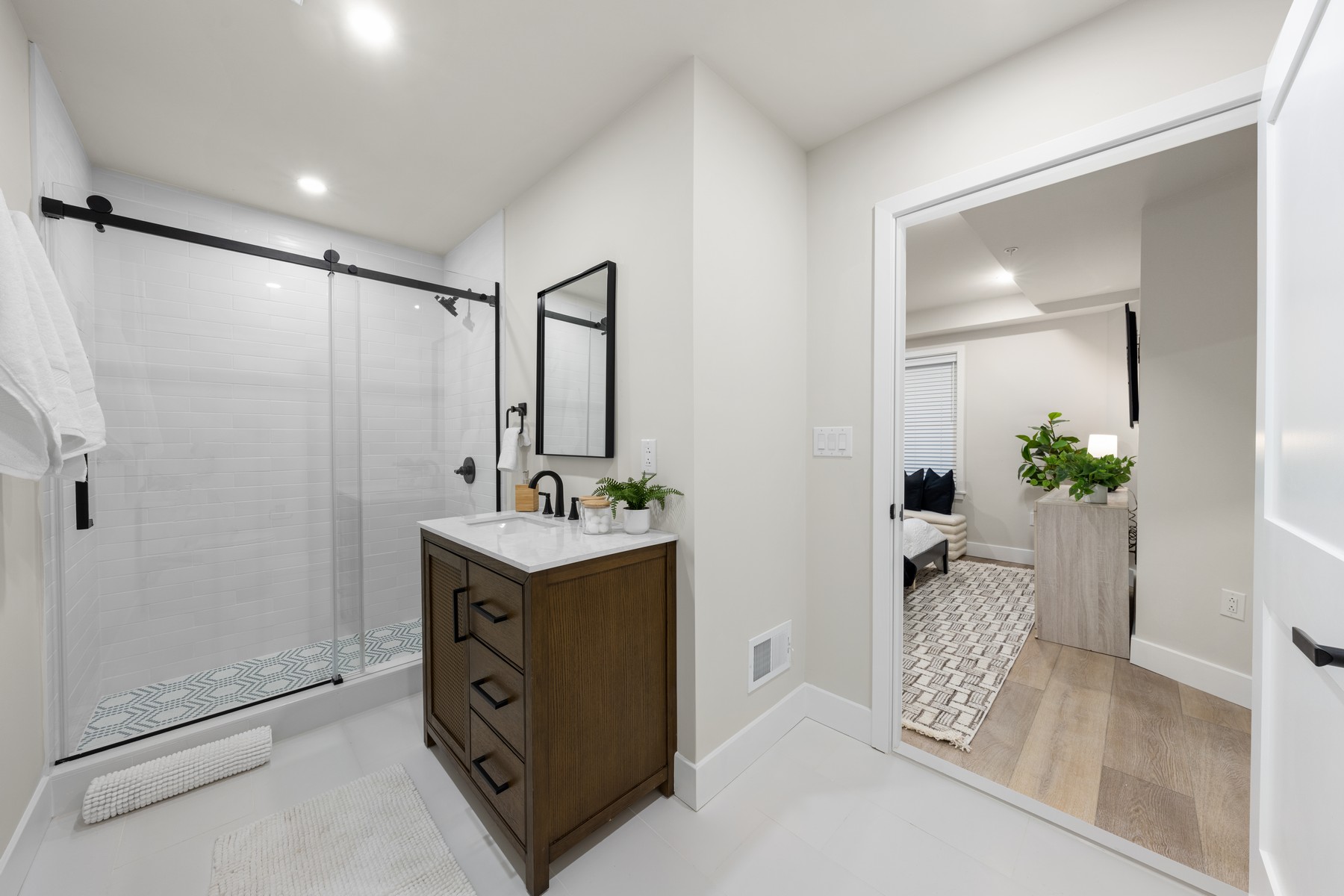  323 E Oak Avenue #202 - 物件實景
