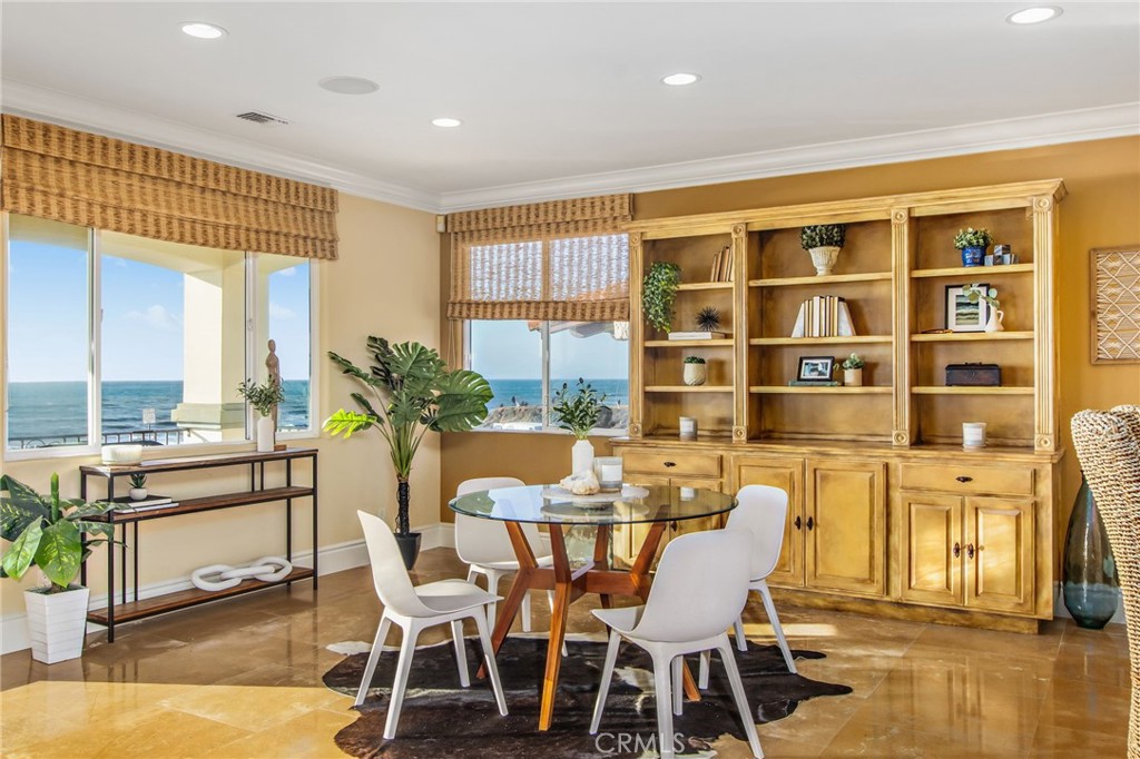 San Diego, California, 92107, United States, 6 Bedrooms Bedrooms, ,5 BathroomsBathrooms,Residential,For Sale,1843009
