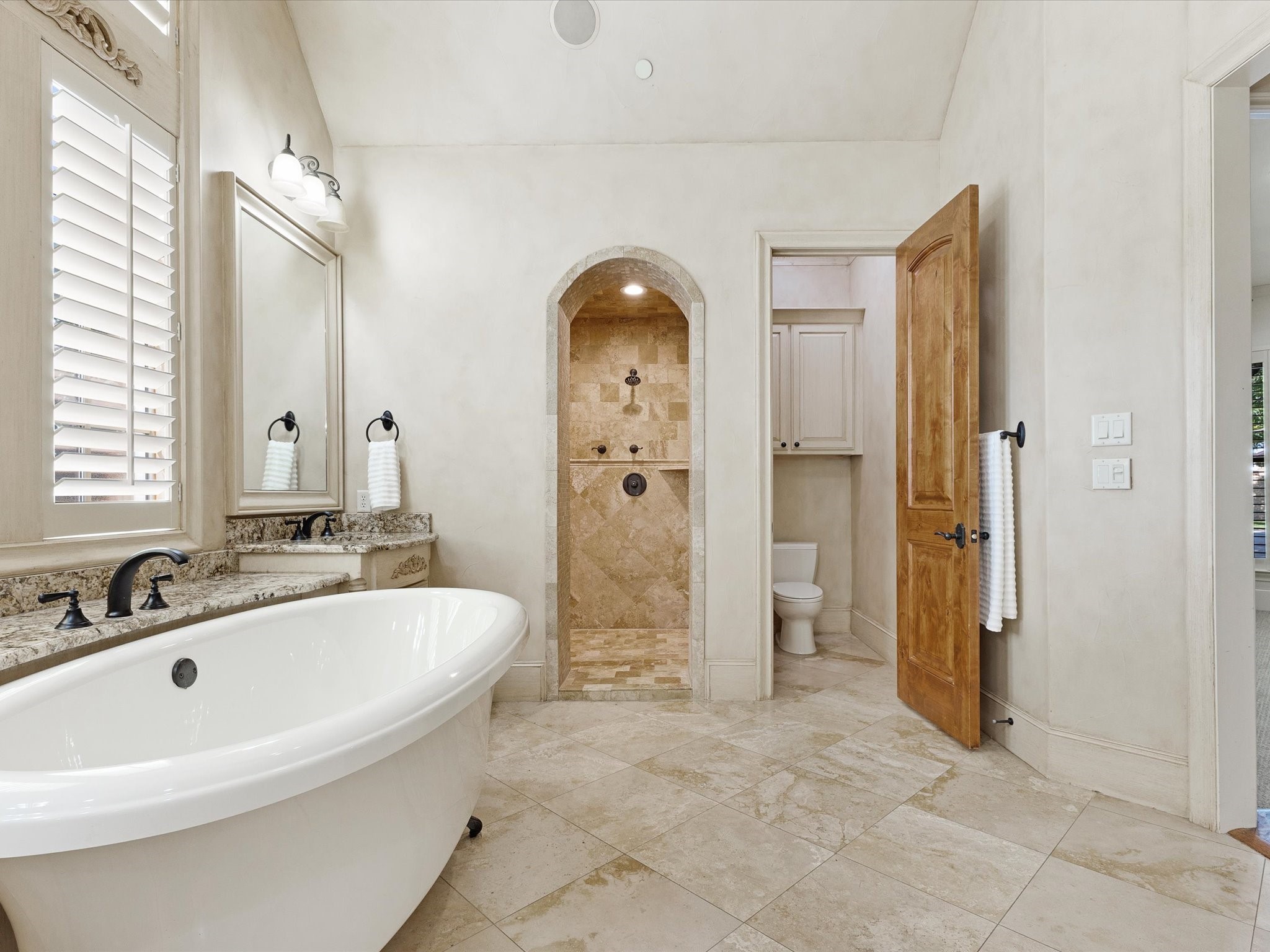 Farmers Branch, Texas, 75234, United States, 4 Bedrooms Bedrooms, ,7 BathroomsBathrooms,Residential,For Sale,1838321