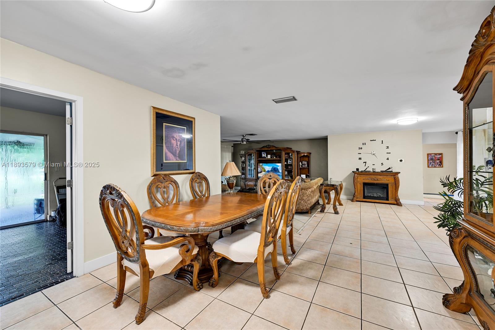 Miami Gardens, Florida, 33169, United States, 5 Bedrooms Bedrooms, ,2 BathroomsBathrooms,Residential,For Sale,1977274