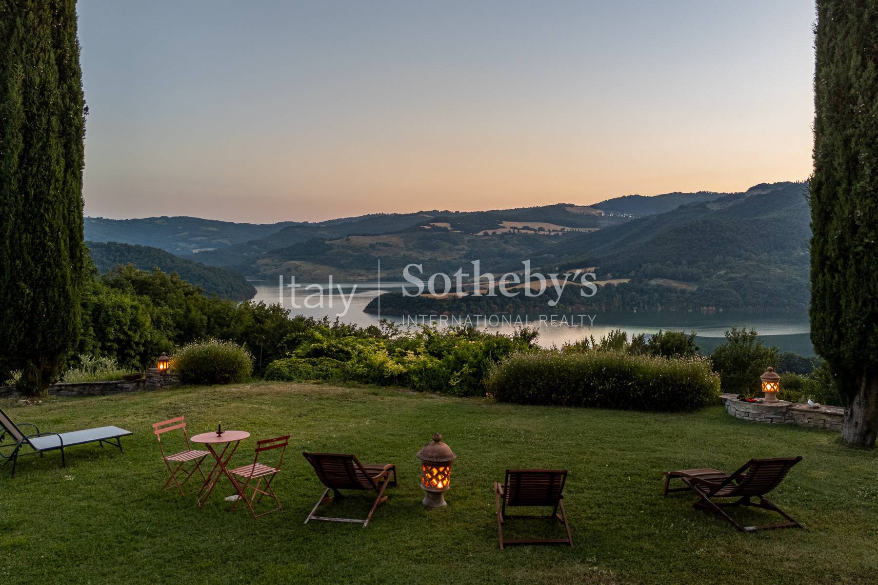  Stunning lake view historic renovated farmhouse with pool - 物件實景