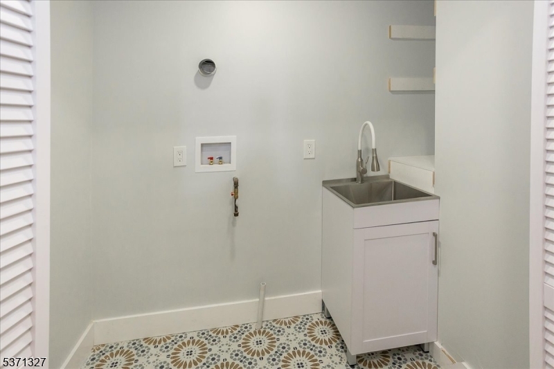 Chatham Boro, New Jersey, 07928, United States, 5 Bedrooms Bedrooms, ,6 BathroomsBathrooms,Residential,For Sale,2002999