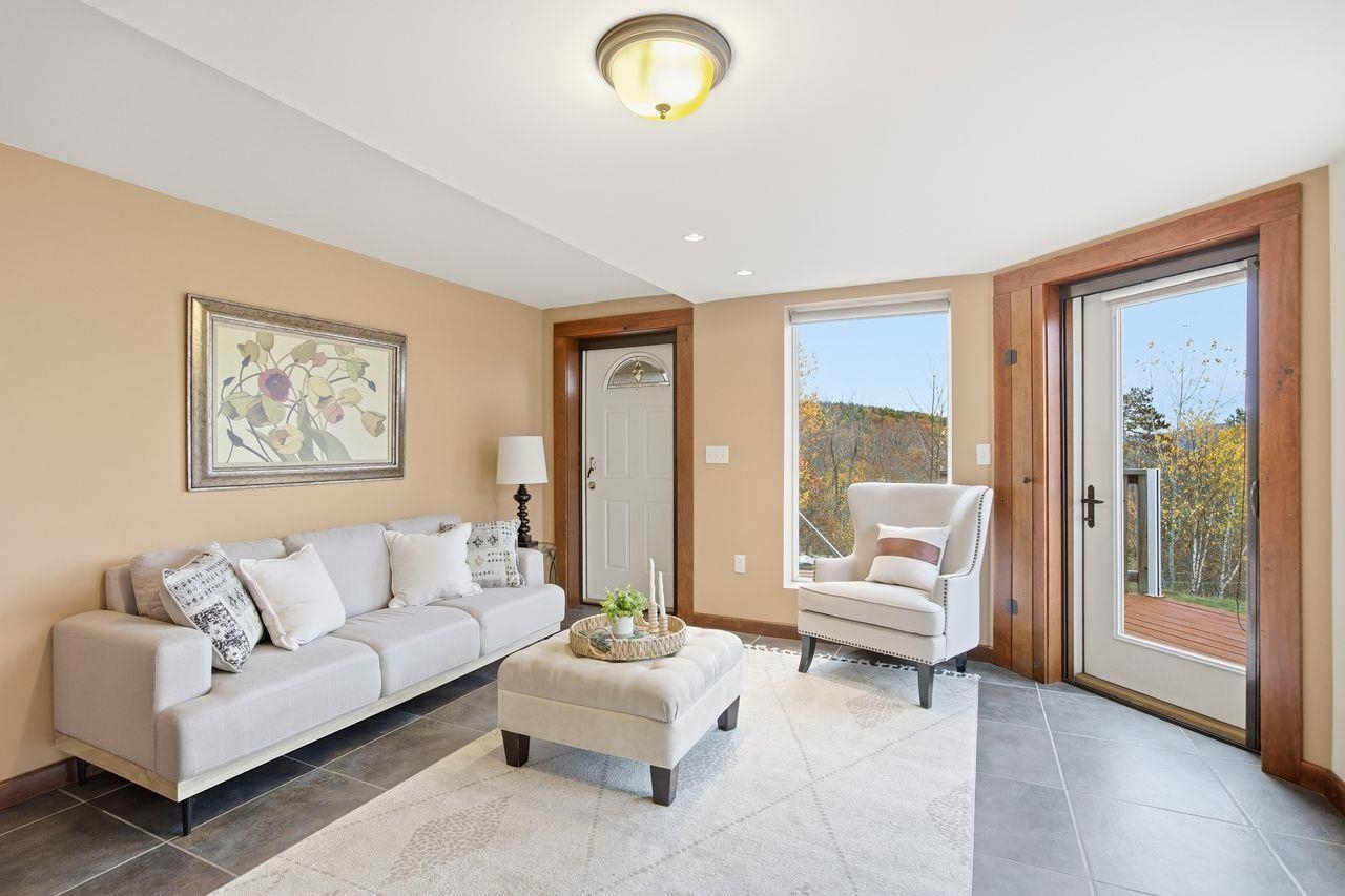 Meredith, New Hampshire, 03253, United States, 2 Bedrooms Bedrooms, ,3 BathroomsBathrooms,Residential,For Sale,1988258