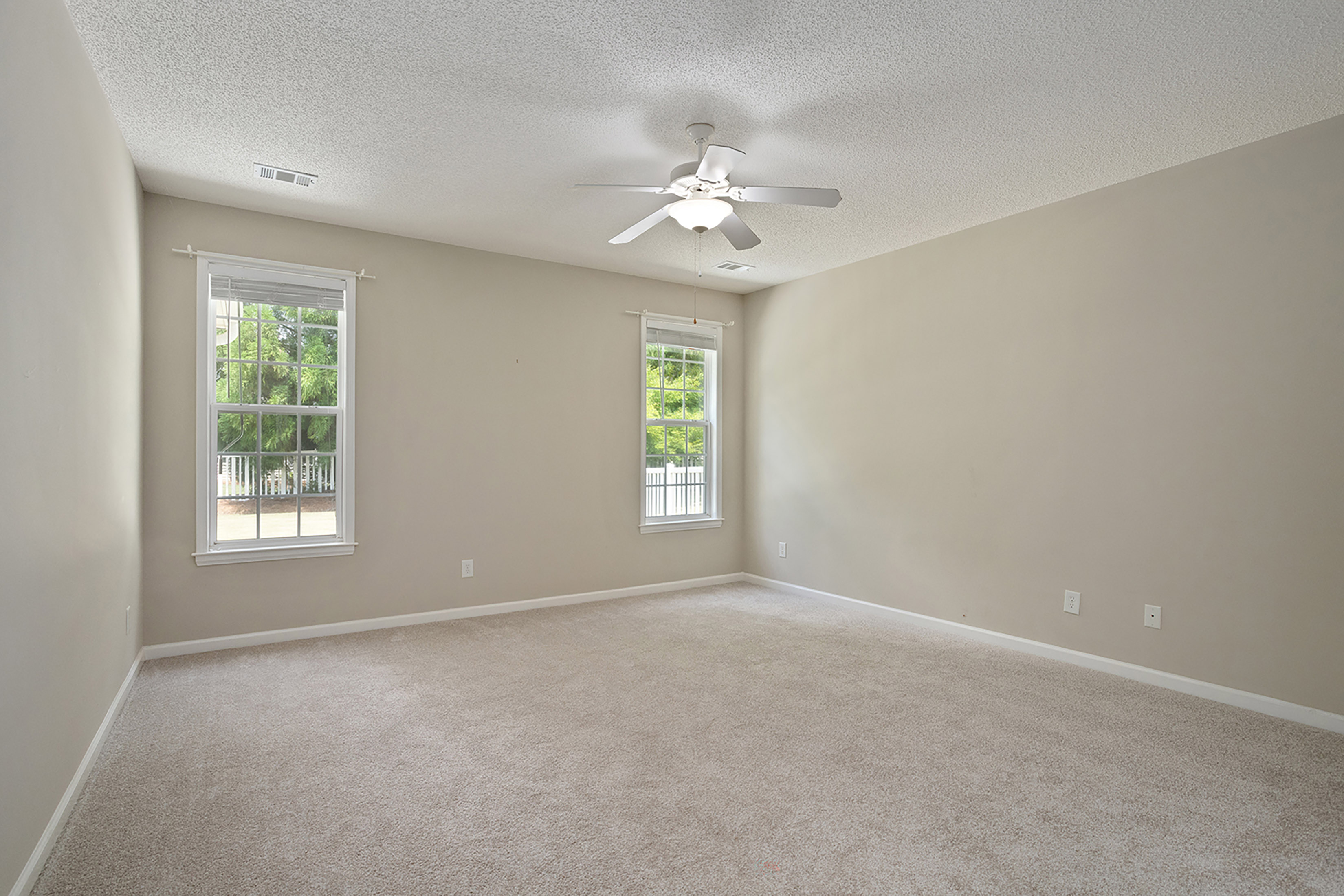  Enjoy Easy Living at Lora