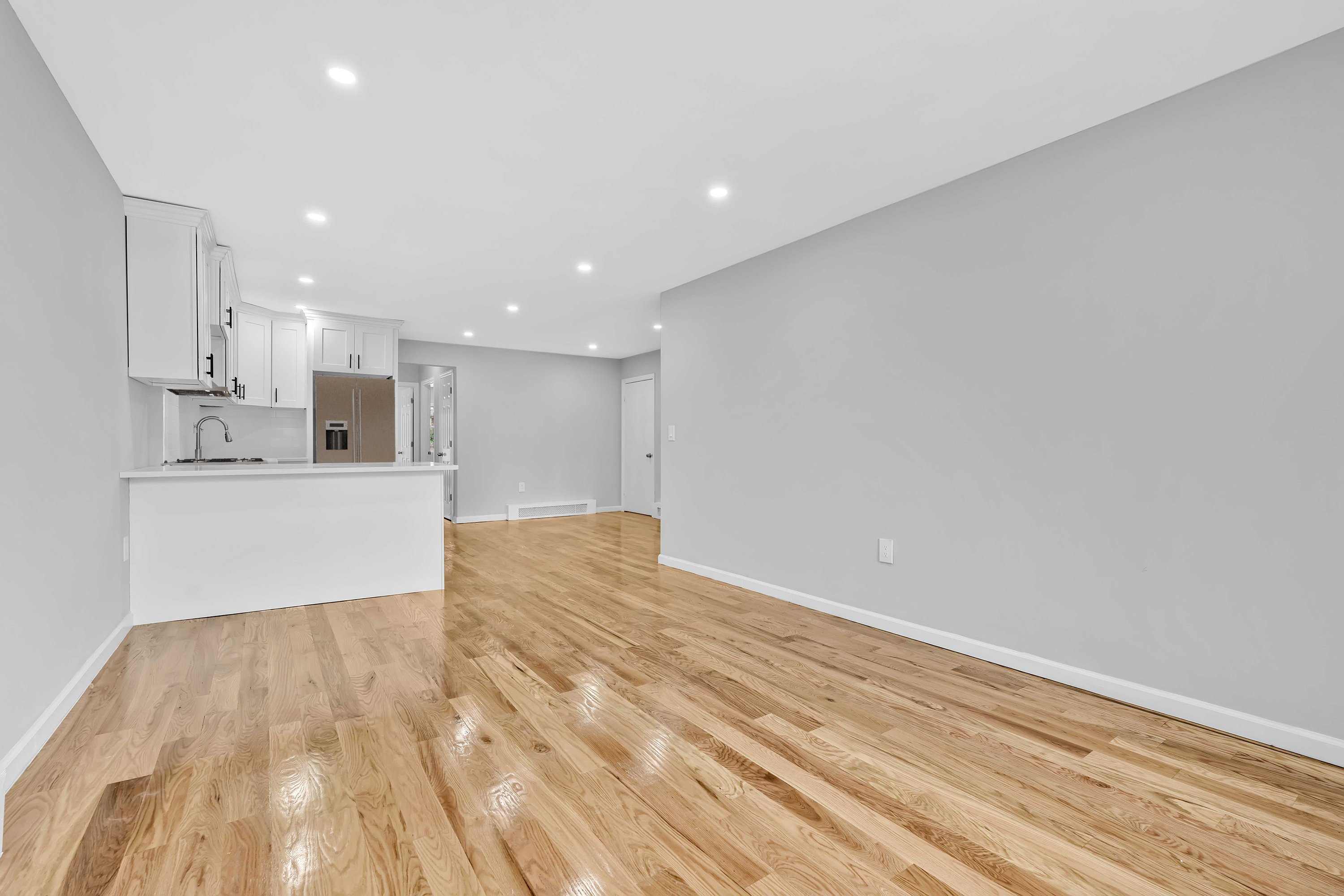 Bronx, New York, 1046, United States, 8 Bedrooms Bedrooms, ,5 BathroomsBathrooms,Residential,For Sale,1921443