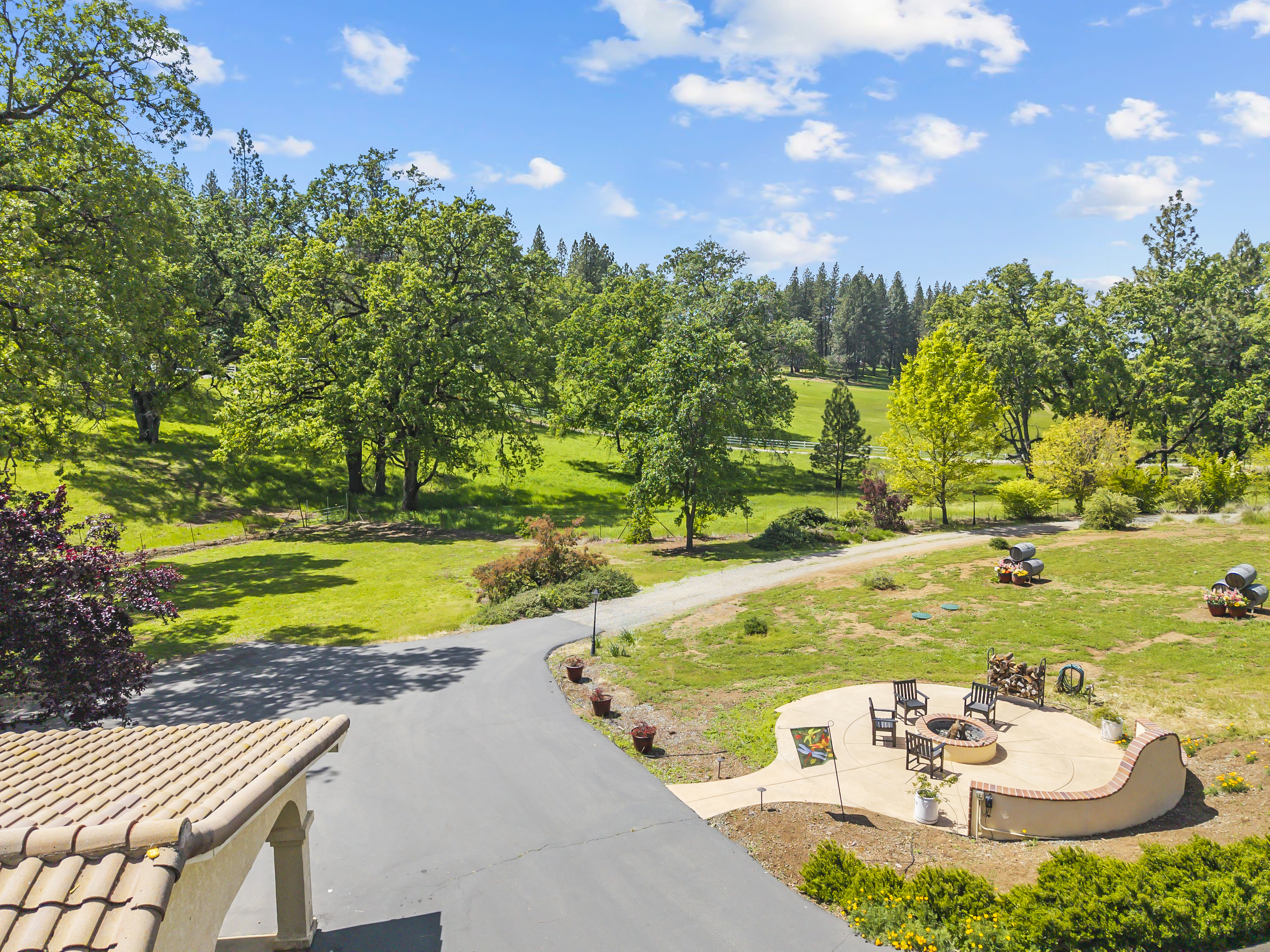  21 Acres - Gated - Renovated - 物件實景