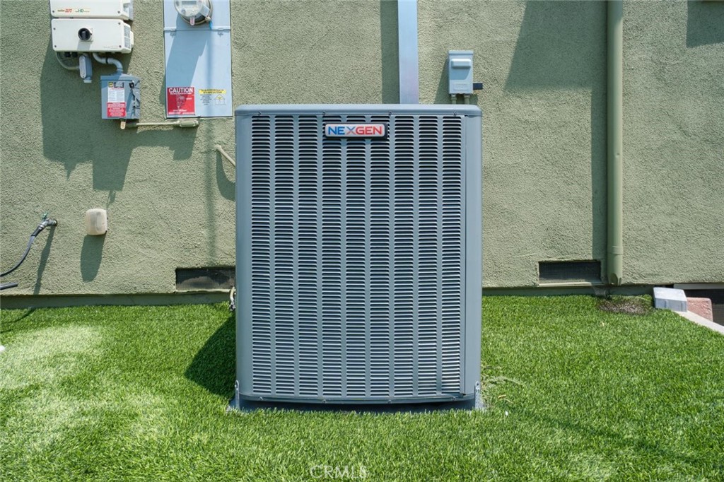 Los Angeles, California, 90008, United States, 3 Bedrooms Bedrooms, ,3 BathroomsBathrooms,Residential,For Sale,2006146