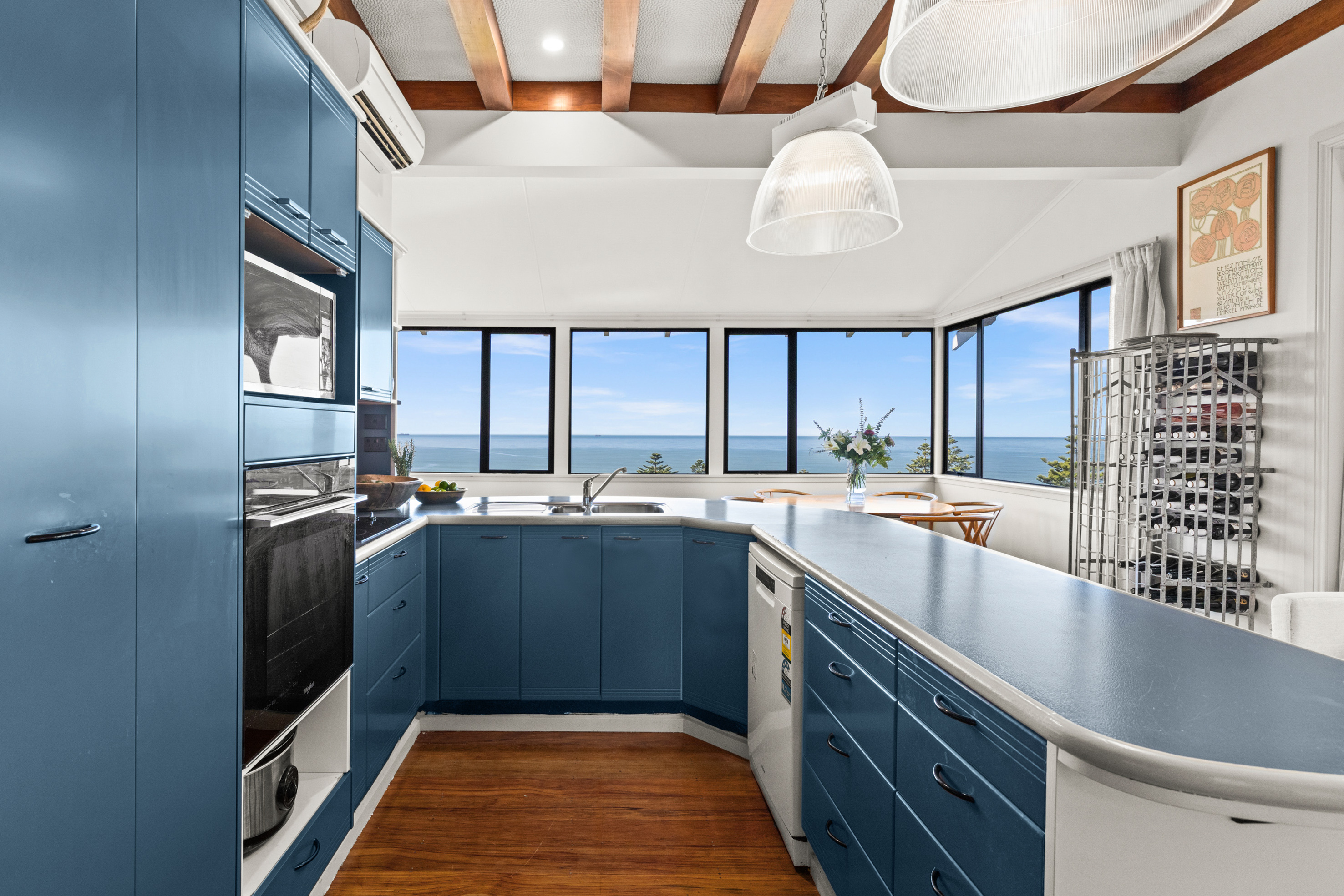  Panoramic Ocean Views with Income Potential - 物件實景