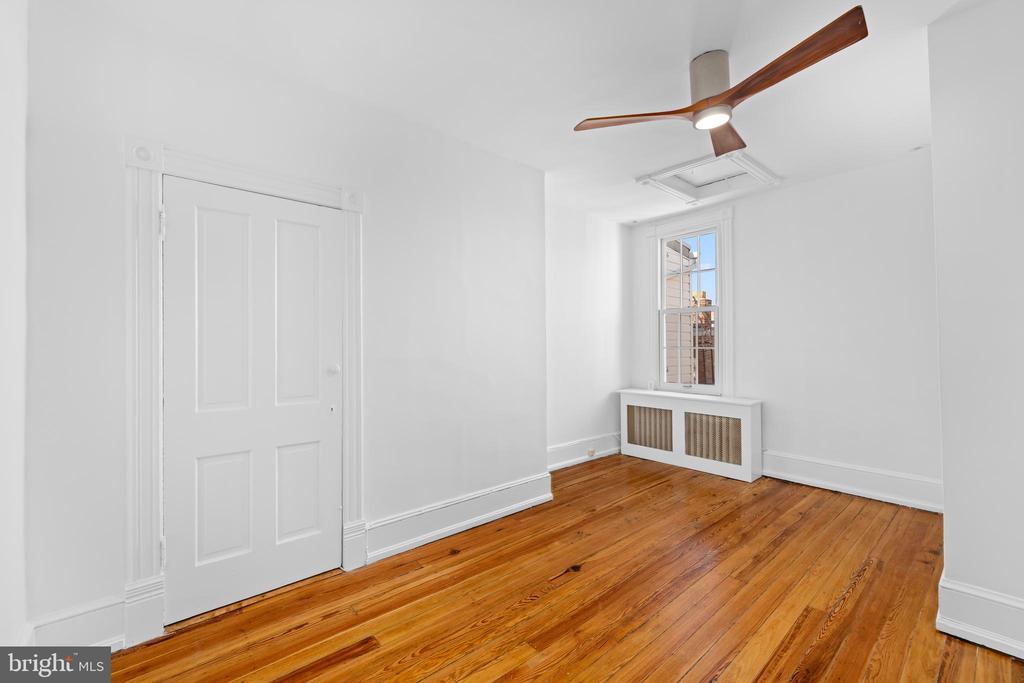 Washington, District of Columbia, 20003, United States, 3 Bedrooms Bedrooms, ,4 BathroomsBathrooms,Residential,For Sale,2048828