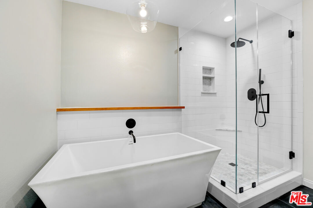 Sherman Oaks, California, 91403, United States, 2 Bedrooms Bedrooms, ,3 BathroomsBathrooms,Residential,For Sale,1900859