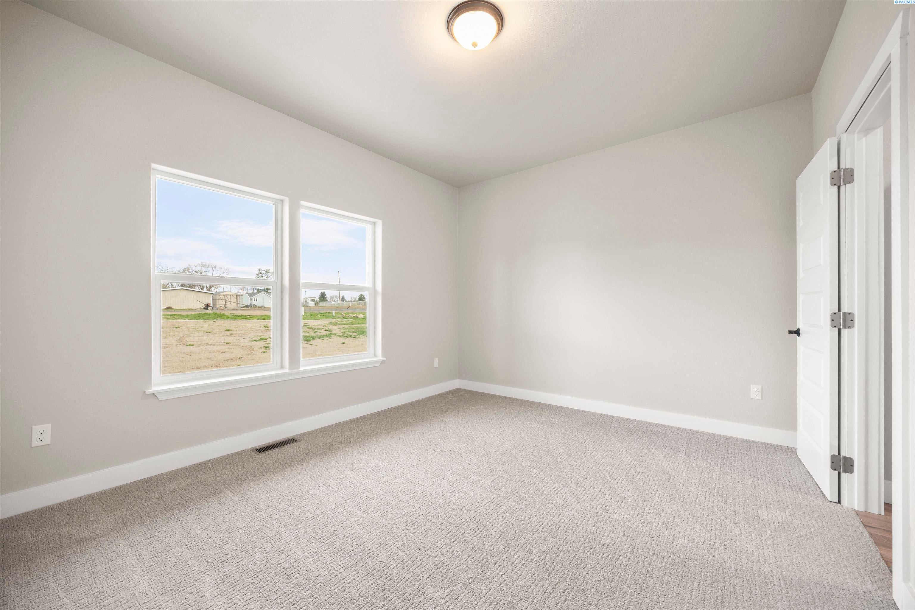 Prosser, Washington, 99350, United States, 3 Bedrooms Bedrooms, ,2 BathroomsBathrooms,Residential,For Sale,2027439