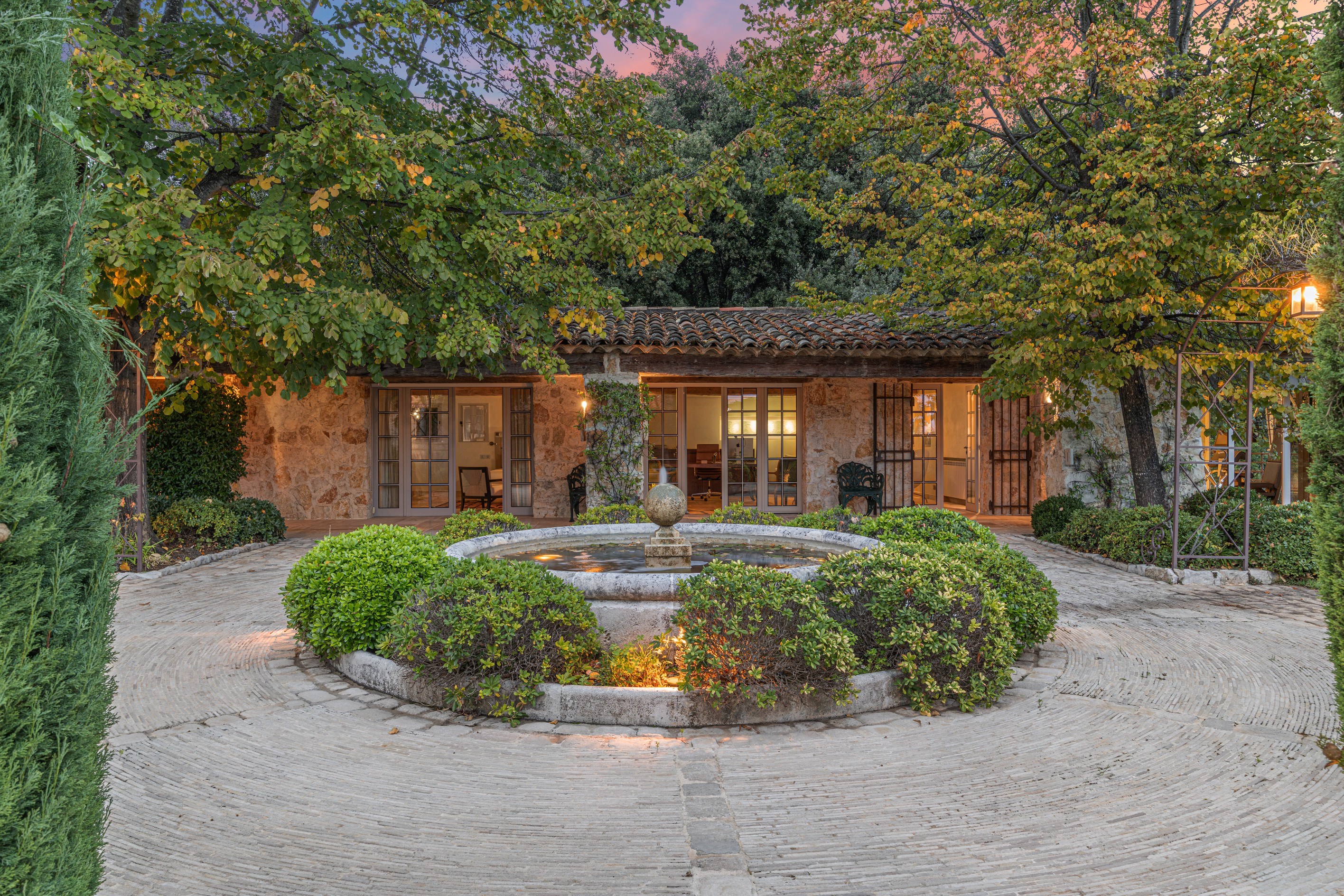  Luxury estate in Provence with sea views, 7 suites, pool, tennis court and land… - 物件實景