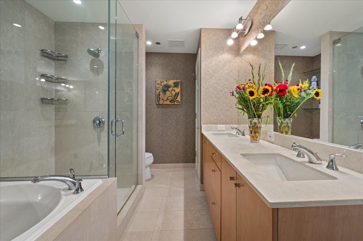Chicago, Illinois, 60611, United States, 2 Bedrooms Bedrooms, ,3 BathroomsBathrooms,Residential,For Sale,1938726