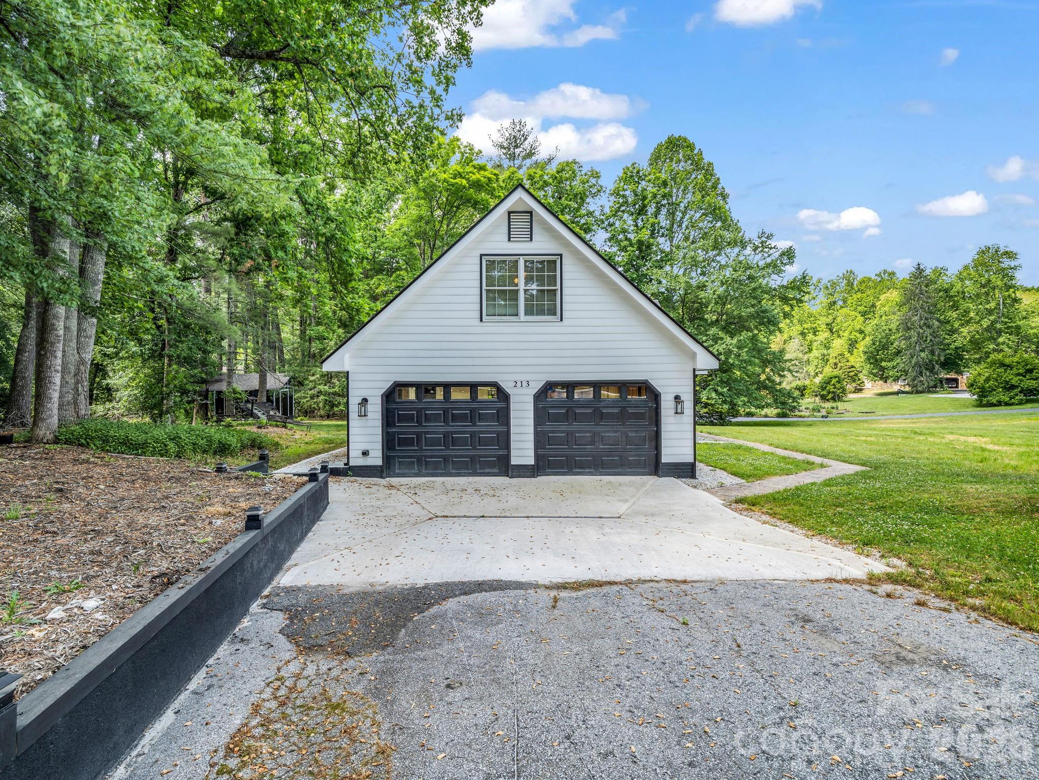 Hendersonville, North Carolina, 28791, United States, 4 Bedrooms Bedrooms, ,3 BathroomsBathrooms,Residential,For Sale,2049172