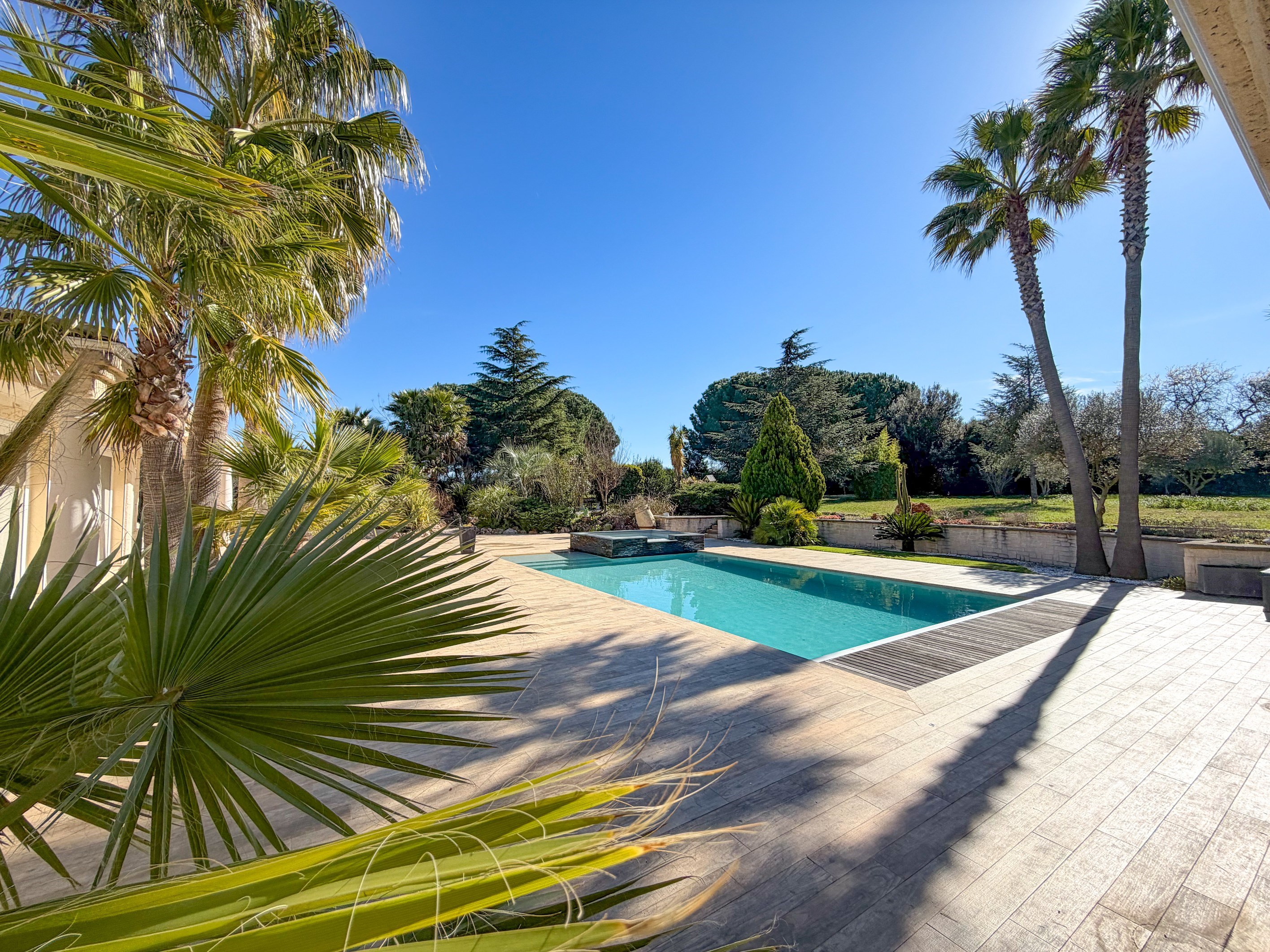  Just 10 minutes from the beaches, a spacious family villa in a lush park... - 物件實景