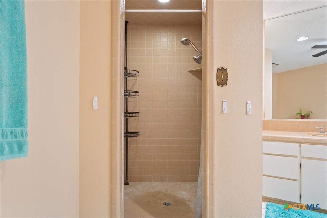 Salado, Texas, 76571, United States, 3 Bedrooms Bedrooms, ,3 BathroomsBathrooms,Residential,For Sale,1976351