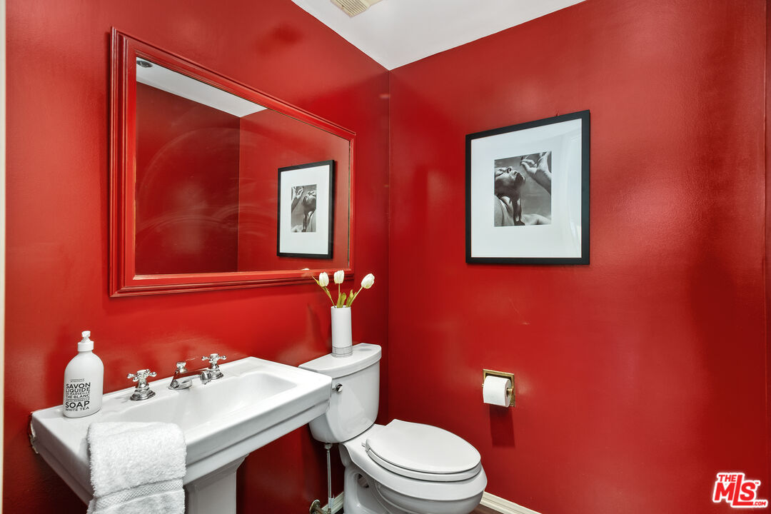 Los Angeles, California, 90024, United States, 2 Bedrooms Bedrooms, ,2 BathroomsBathrooms,Residential,For Sale,1917928