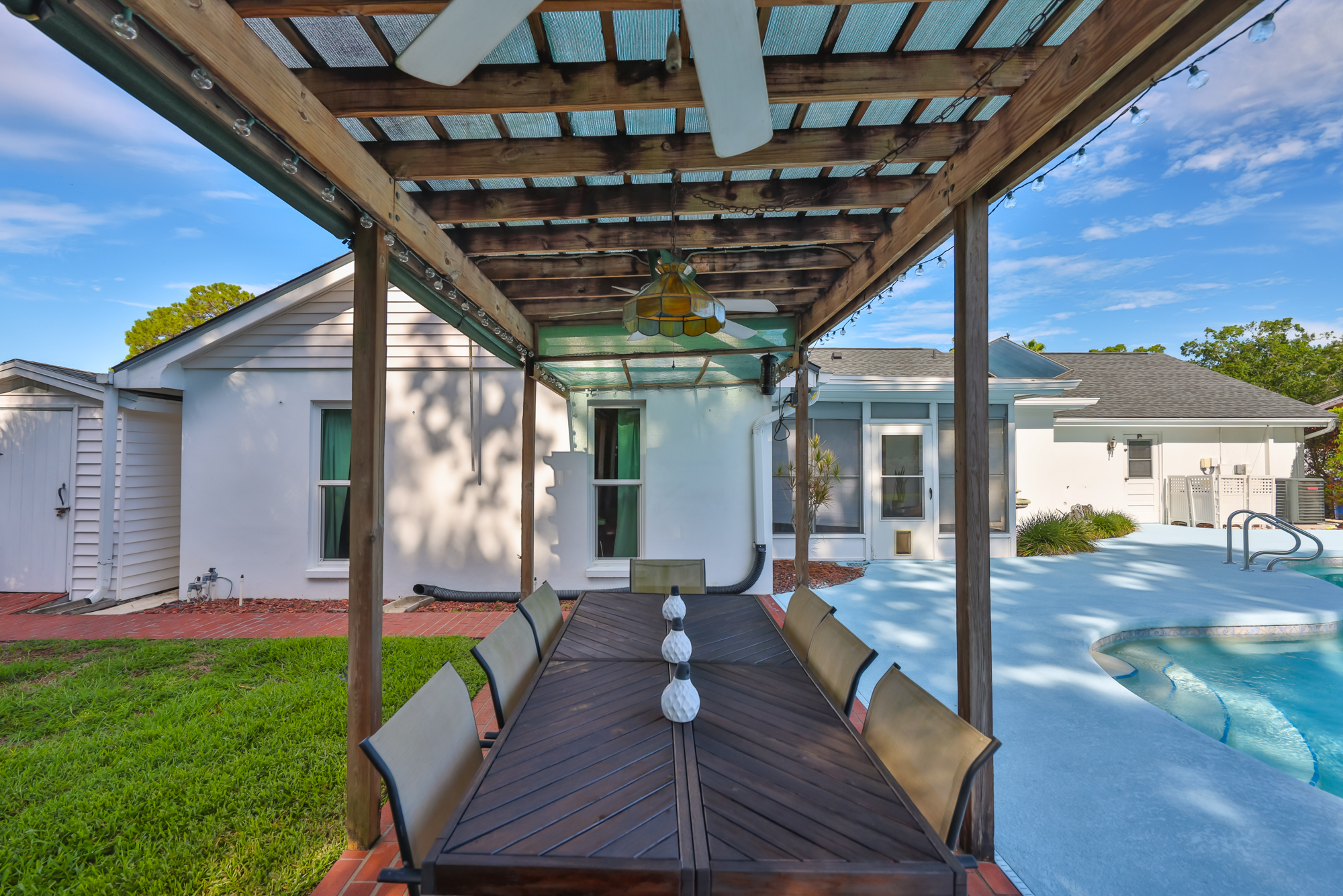 Tampa, Florida, 33613, United States, 3 Bedrooms Bedrooms, ,2 BathroomsBathrooms,Residential,For Sale,1981036