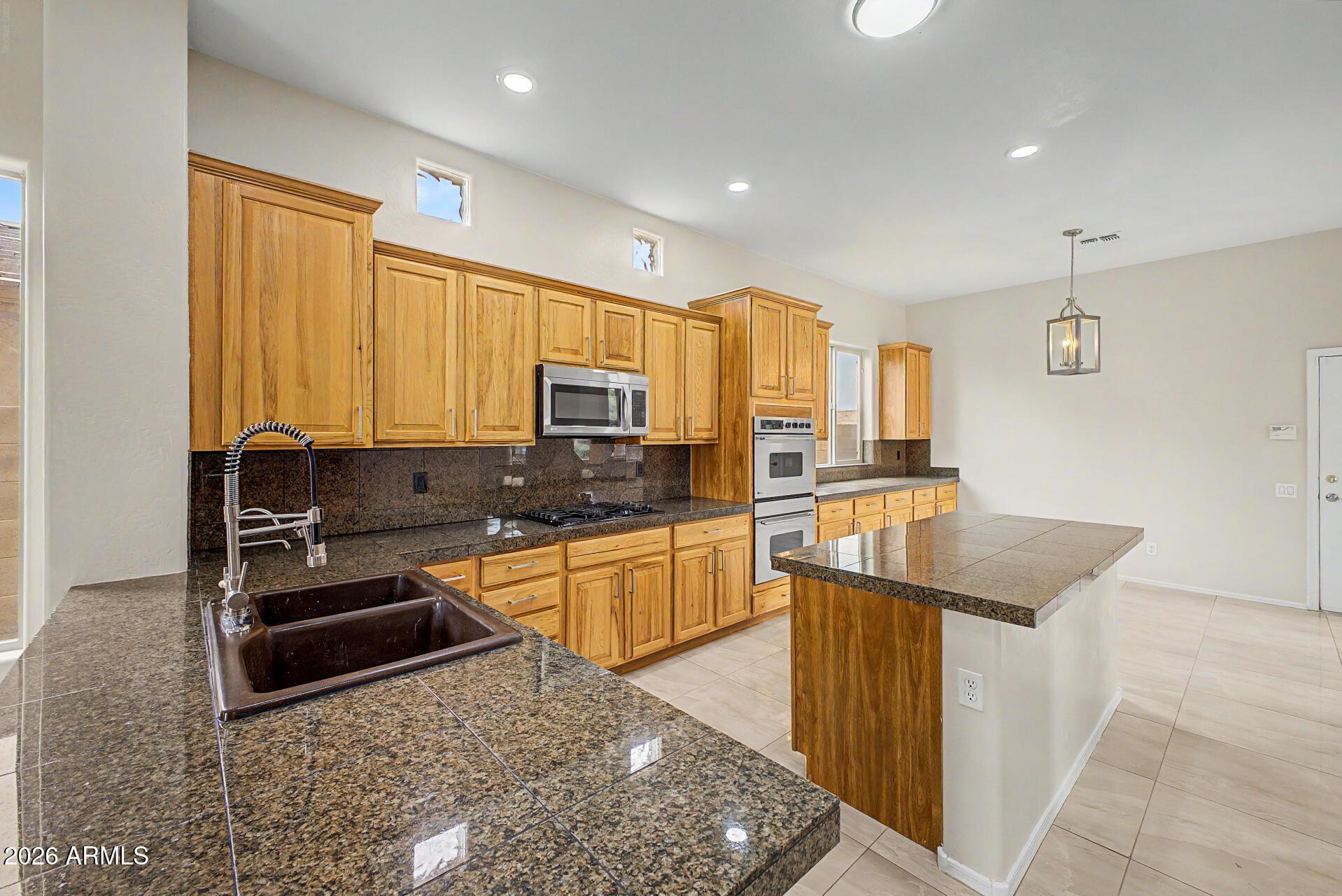 Anthem, Arizona, 85086, United States, 4 Bedrooms Bedrooms, ,3 BathroomsBathrooms,Residential,For Sale,2027152
