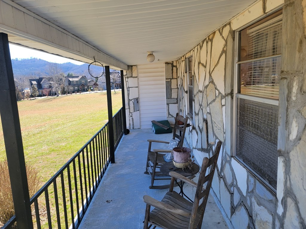 Hayesville, North Carolina, 28904, United States, 3 Bedrooms Bedrooms, ,1 BathroomBathrooms,Residential,For Sale,1887043