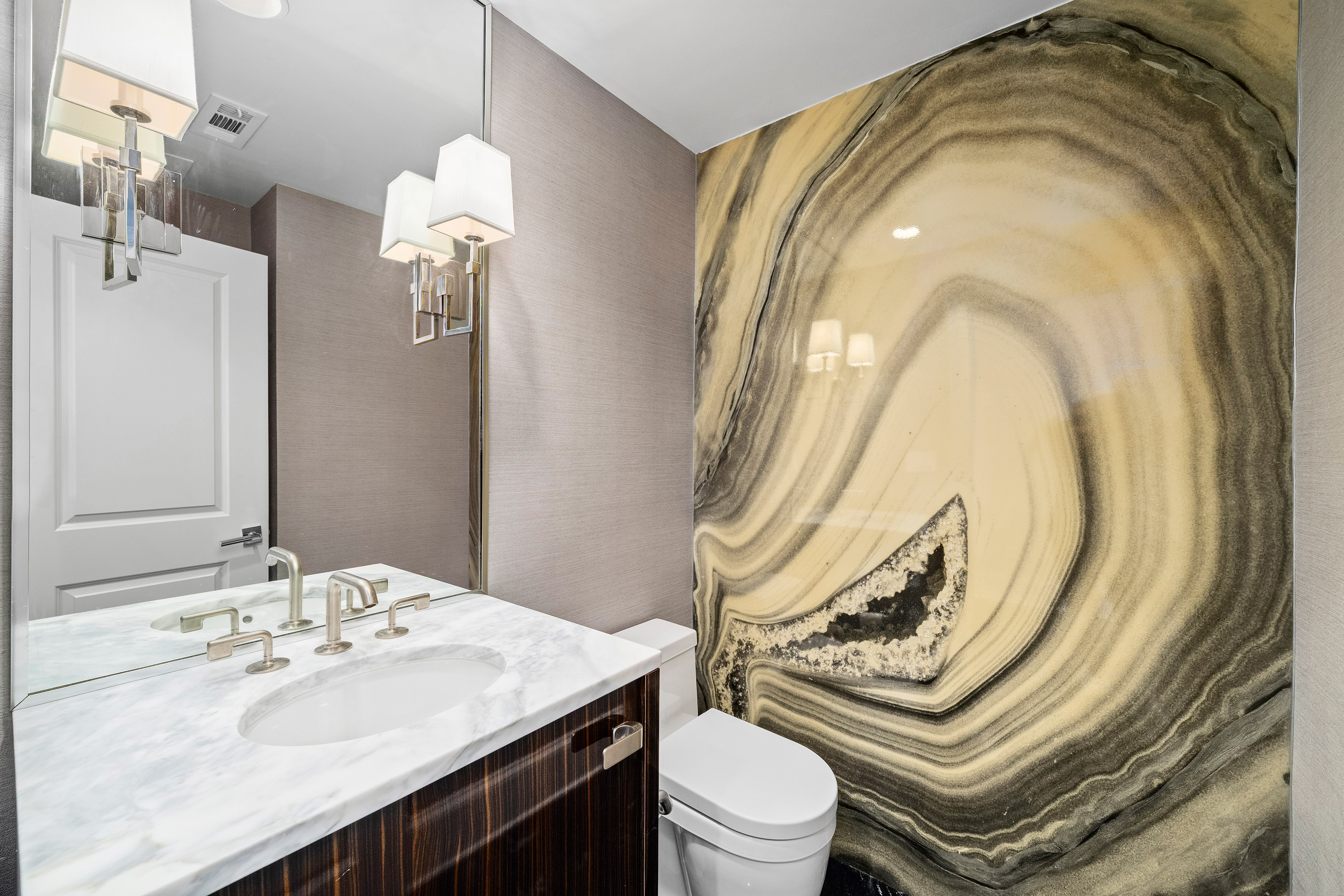  Fully Renovated Residence with Stunning Skyline Views - 物件實景