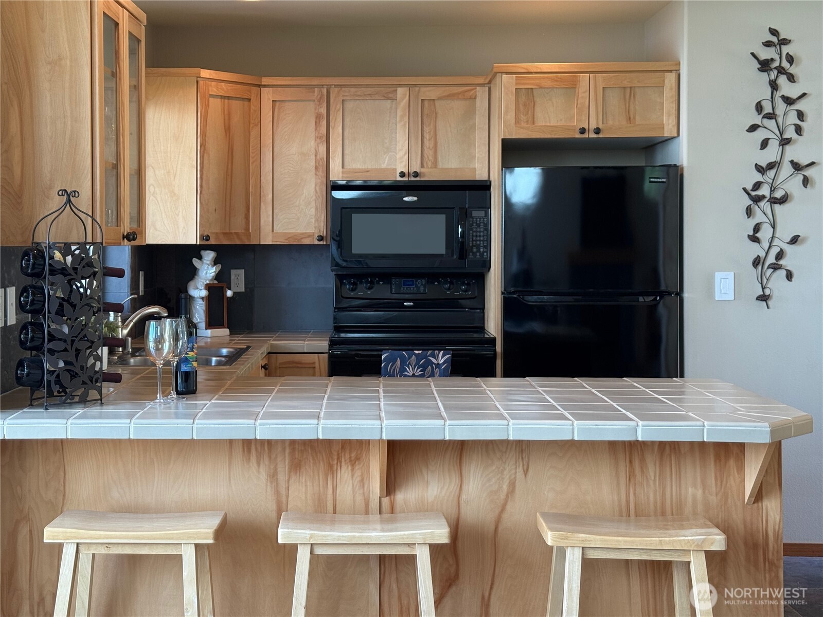 Everett, Washington, 98206, United States, 2 Bedrooms Bedrooms, ,1 BathroomBathrooms,Residential,For Sale,1982450