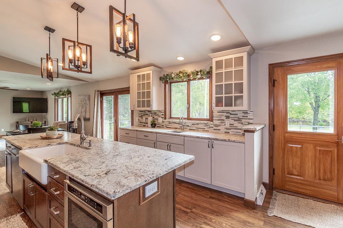 New London, Wisconsin, 54961-8021, United States, 4 Bedrooms Bedrooms, ,2 BathroomsBathrooms,Residential,For Sale,1984435