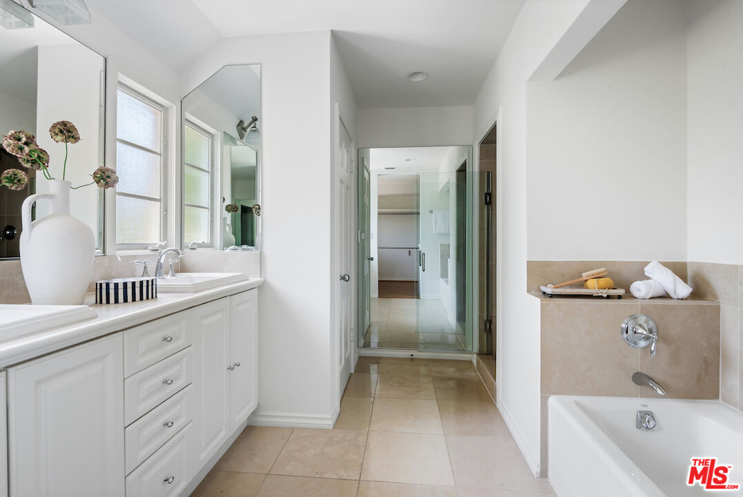 Los Angeles, California, 90068, United States, 4 Bedrooms Bedrooms, ,4 BathroomsBathrooms,Residential,For Sale,1938663