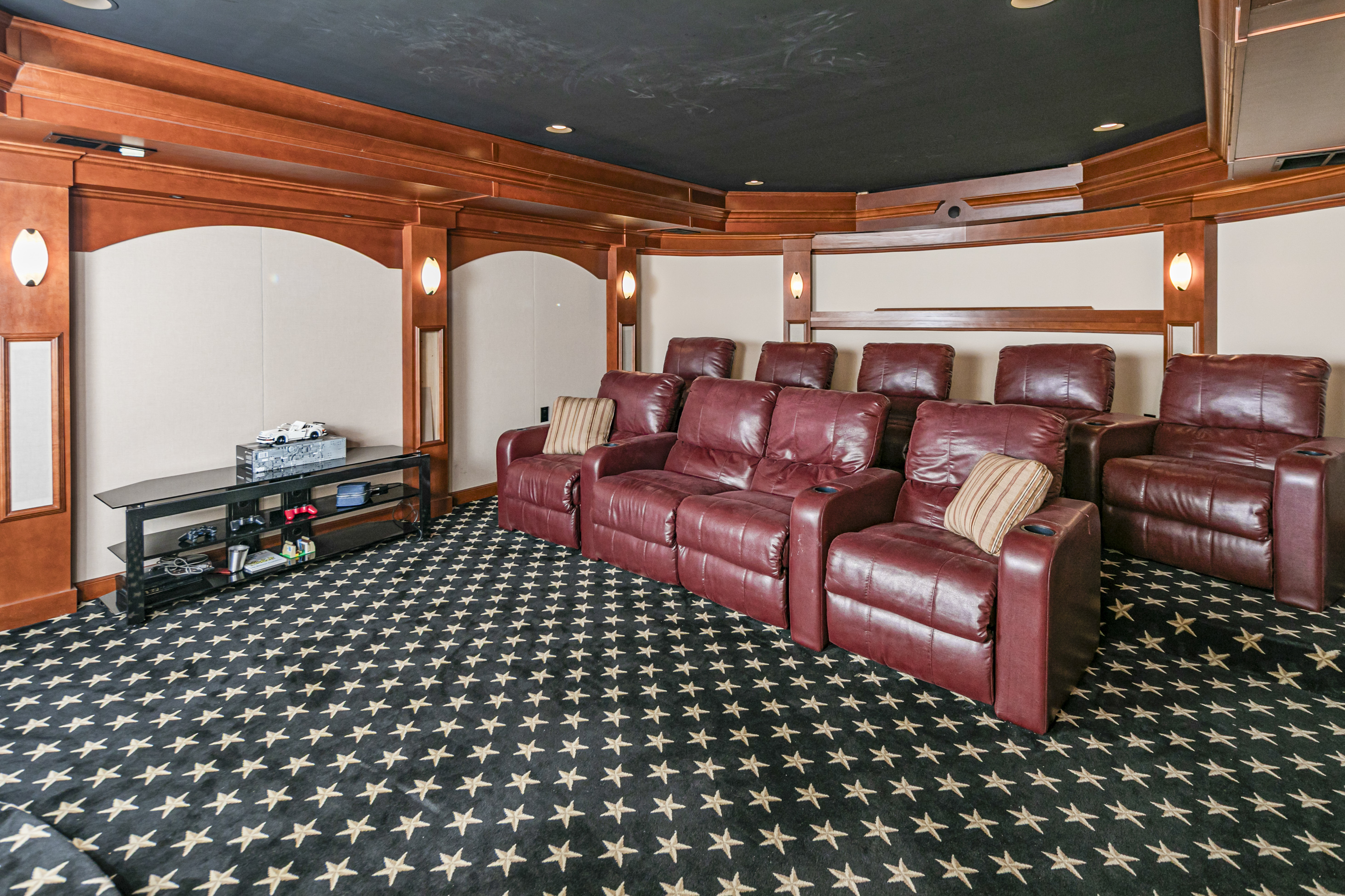 A Custom Home That Knows How to Host - 物件實景